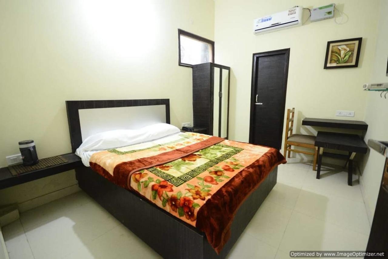 Hotel Mehra Inn Amritsar Exterior photo